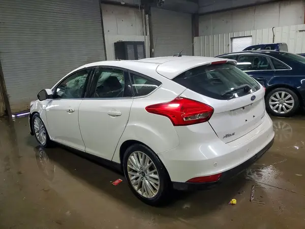 1FADP3N23HL348965 2017 FORD FOCUS - Image 2