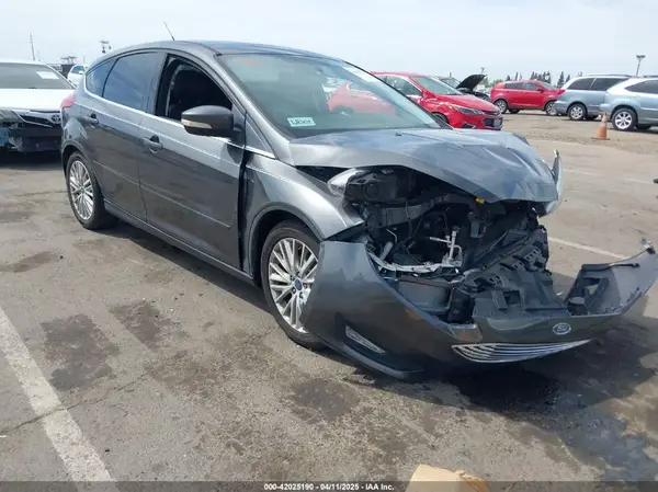 1FADP3N23JL241453 2018 FORD FOCUS - Image 1