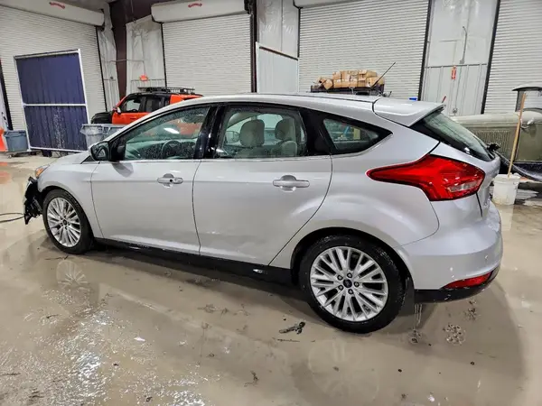 1FADP3N23JL279555 2018 FORD FOCUS - Image 2