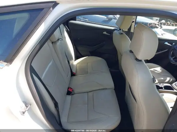 1FADP3N24JL279449 2018 FORD FOCUS - Image 8