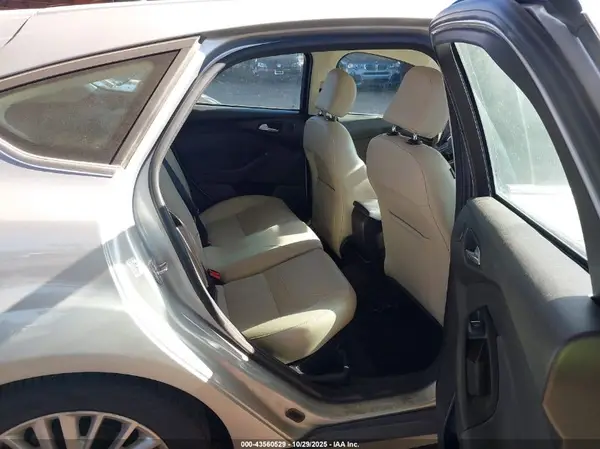 1FADP3N24JL323899 2018 FORD FOCUS - Image 8