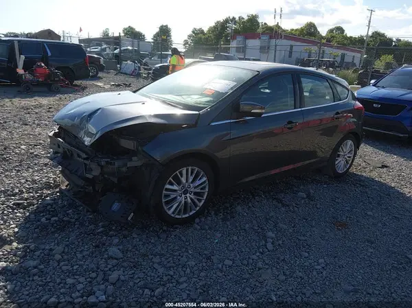 1FADP3N24JL326012 2018 FORD FOCUS - Image 2