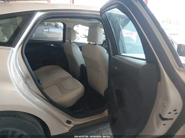 1FADP3N25HL240461 2017 FORD FOCUS - Image 8