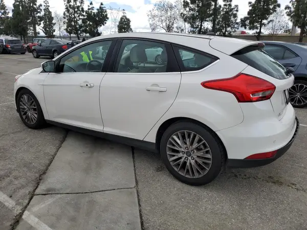 1FADP3N25HL279325 2017 FORD FOCUS - Image 2