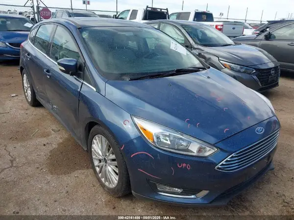 1FADP3N25JL261882 2018 FORD FOCUS - Image 1