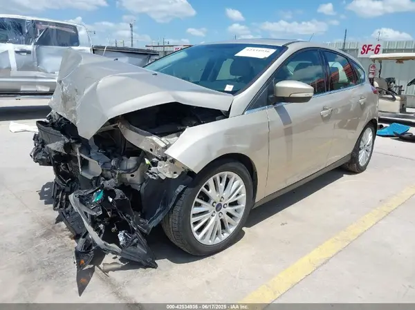1FADP3N25JL279623 2018 FORD FOCUS - Image 2