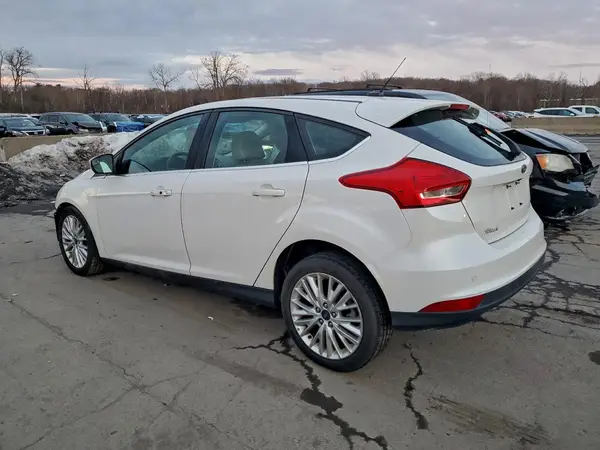 1FADP3N25JL295885 2018 FORD FOCUS - Image 2
