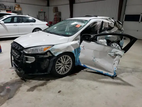 1FADP3N26JL325881 2018 FORD FOCUS - Image 1