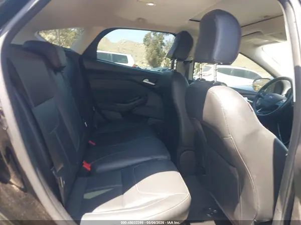 1FADP3N27HL329142 2017 FORD FOCUS - Image 8