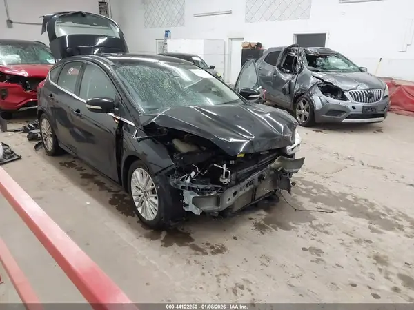 1FADP3N27JL223263 2018 FORD FOCUS - Image 1