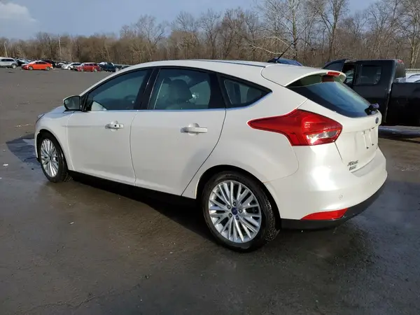 1FADP3N27JL261740 2018 FORD FOCUS - Image 2