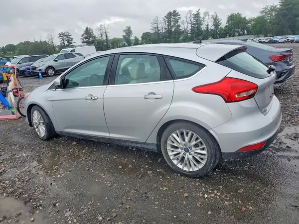 1FADP3N27JL271877 2018 FORD FOCUS - Image 2