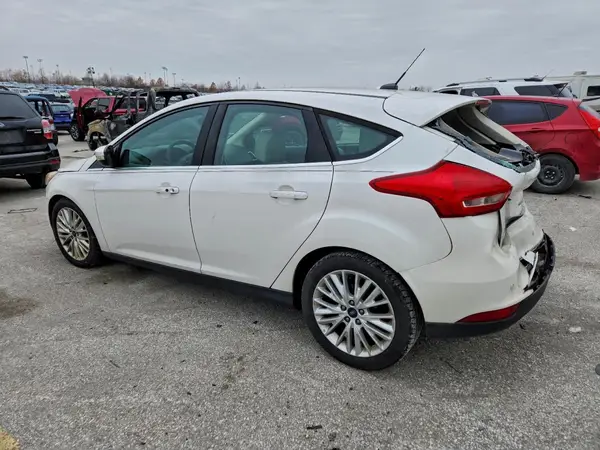1FADP3N27JL326005 2018 FORD FOCUS - Image 2