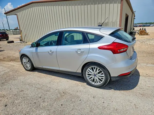 1FADP3N28HL272434 2017 FORD FOCUS - Image 2