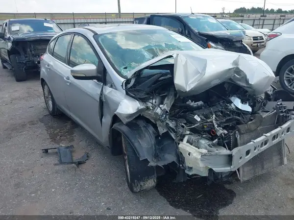 1FADP3N28HL272448 2017 FORD FOCUS - Image 1