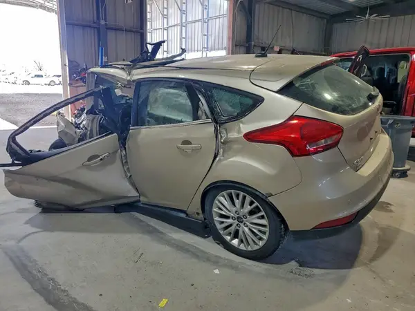 1FADP3N28JL323808 2018 FORD FOCUS - Image 2
