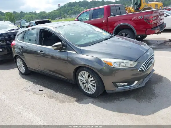 1FADP3N28JL323825 2018 FORD FOCUS - Image 1
