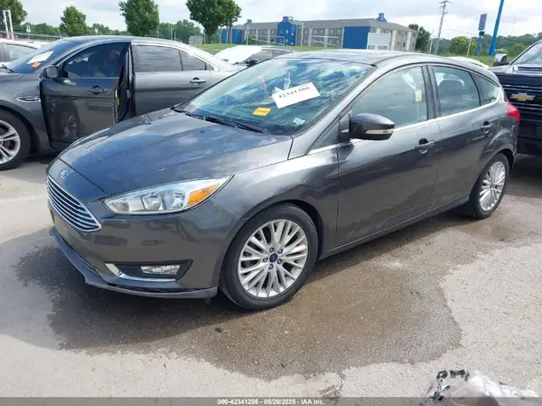 1FADP3N28JL323825 2018 FORD FOCUS - Image 2