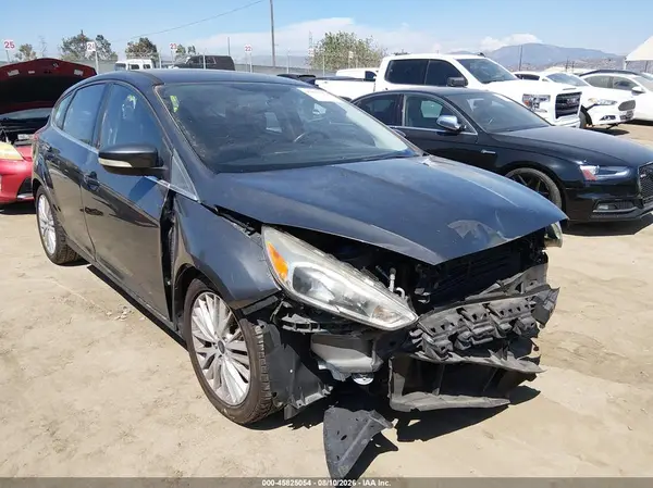 1FADP3N29JL303986 2018 FORD FOCUS - Image 1