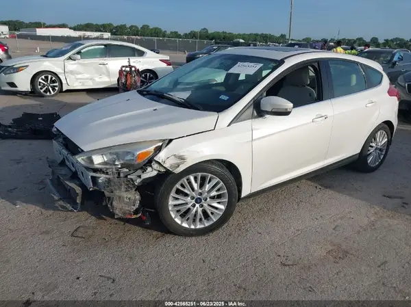 1FADP3N29JL325163 2018 FORD FOCUS - Image 2