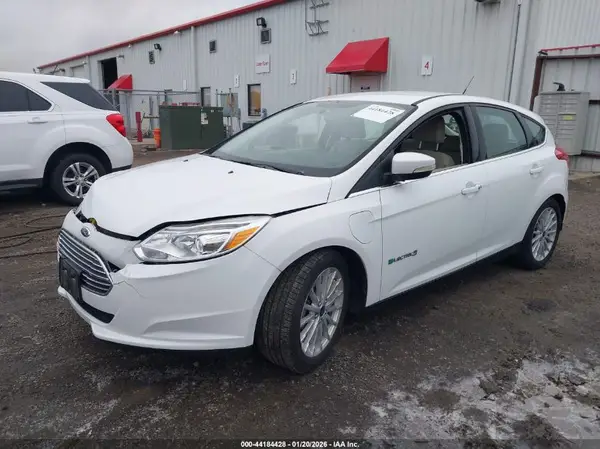 1FADP3R41HL224401 2017 FORD FOCUS - Image 2