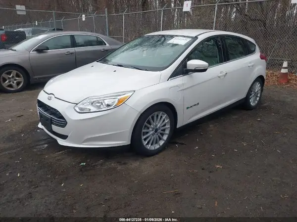 1FADP3R42HL258170 2017 FORD FOCUS - Image 2