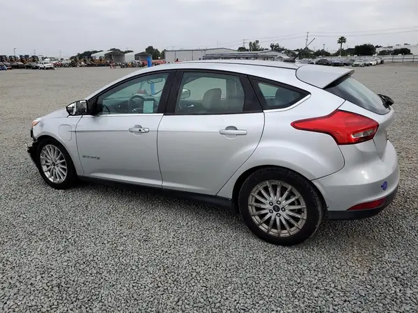 1FADP3R42JL278506 2018 FORD FOCUS - Image 2
