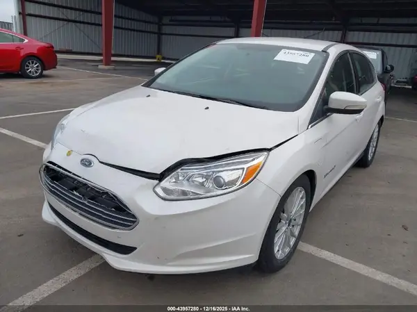 1FADP3R42JL282961 2018 FORD FOCUS - Image 2