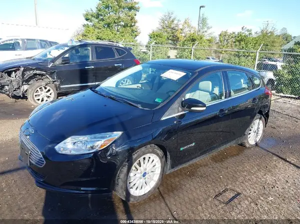 1FADP3R42JL304036 2018 FORD FOCUS - Image 2
