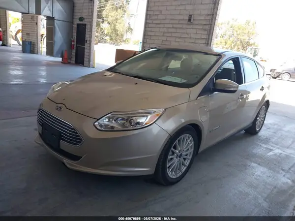 1FADP3R46JL296121 2018 FORD FOCUS - Image 2
