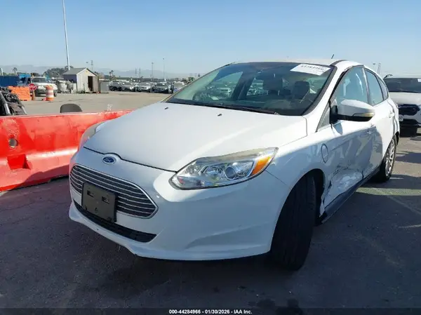 1FADP3R4XGL380788 2016 FORD FOCUS - Image 2