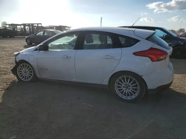 1FADP3R4XJL296591 2018 FORD FOCUS - Image 2