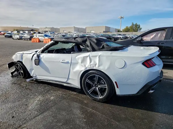 1FAGP8UH1S5111256 2025 FORD MUSTANG - Image 2