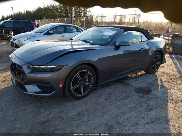 1FAGP8UH1S5124203 2025 FORD MUSTANG - Image 2