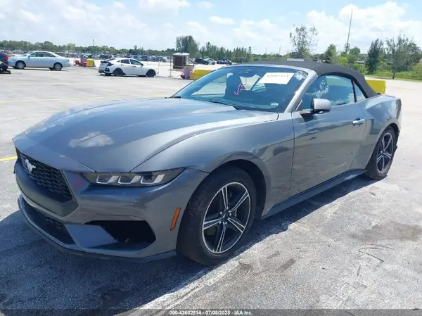 1FAGP8UH2S5105854 2025 FORD MUSTANG - Image 2