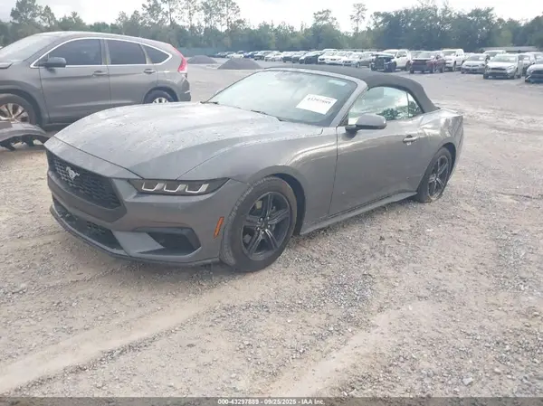 1FAGP8UH2S5107880 2025 FORD MUSTANG - Image 2