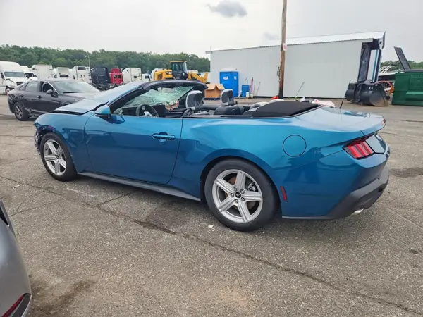 1FAGP8UH2T5122056 2026 FORD MUSTANG - Image 2