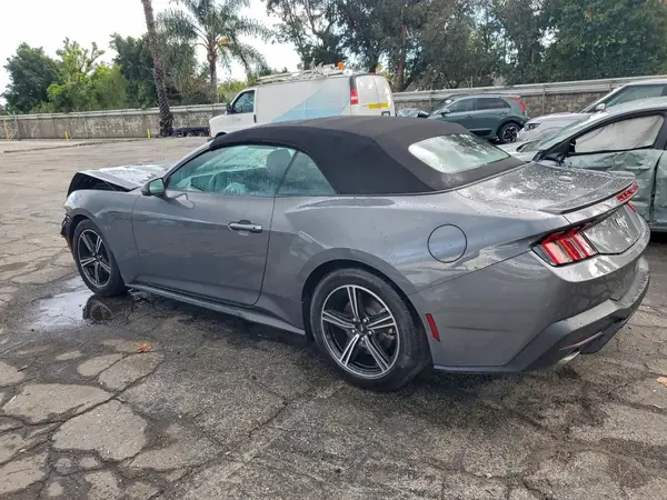 1FAGP8UH3S5120752 2025 FORD MUSTANG - Image 2