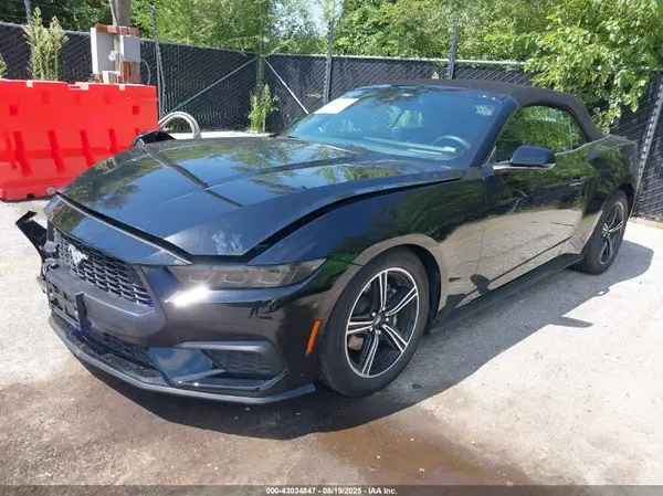 1FAGP8UH4S5121053 2025 FORD MUSTANG - Image 2