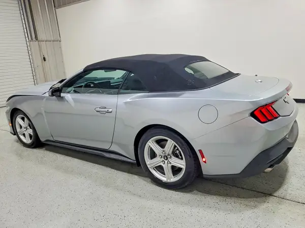 1FAGP8UH6T5112808 2026 FORD MUSTANG - Image 2