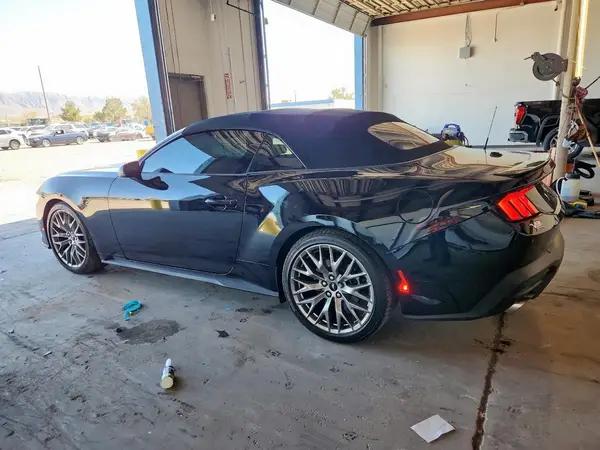 1FAGP8UH7R5105763 2024 FORD MUSTANG - Image 2