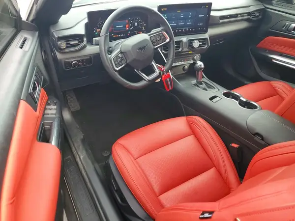 1FAGP8UH7S5107583 2025 FORD MUSTANG - Image 8