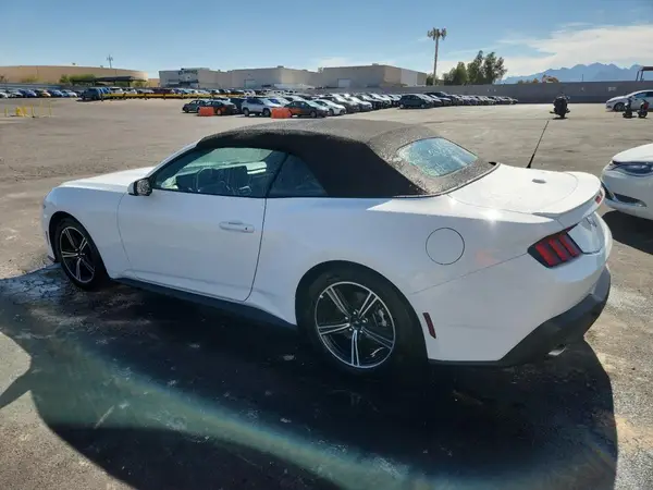 1FAGP8UH7S5117529 2025 FORD MUSTANG - Image 2
