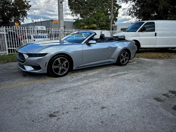 1FAGP8UH7S5127591 2025 FORD MUSTANG - Image 2