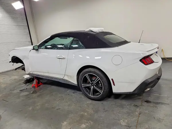 1FAGP8UH9S5127897 2025 FORD MUSTANG - Image 2