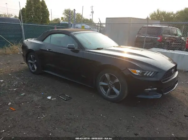 1FATP8EM5H5285088 2017 FORD MUSTANG - Image 1