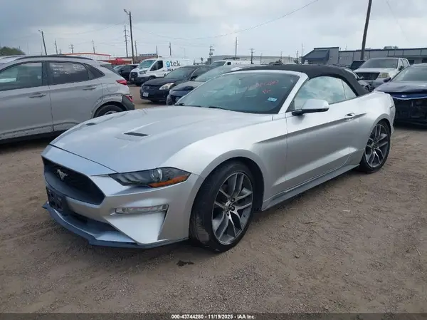 1FATP8UH0J5109804 2018 FORD MUSTANG - Image 2
