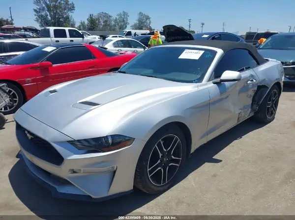 1FATP8UH0J5154967 2018 FORD MUSTANG - Image 2