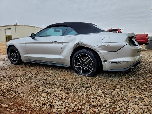 1FATP8UH0K5151276 2019 FORD MUSTANG - Image 2