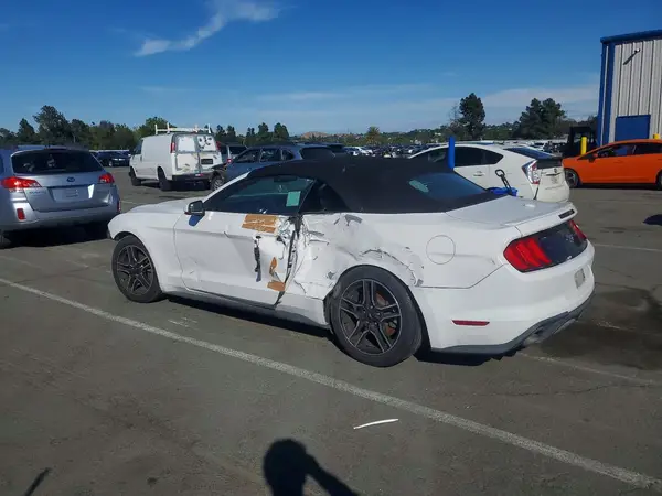 1FATP8UH0L5136584 2020 FORD MUSTANG - Image 2